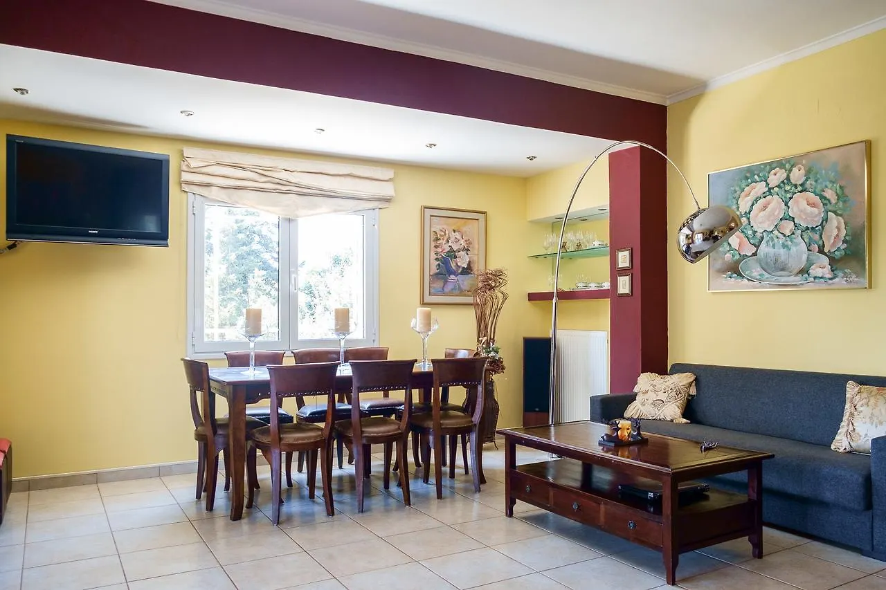 Relaxing Family Home, Near Many Sandy Beaches Souda